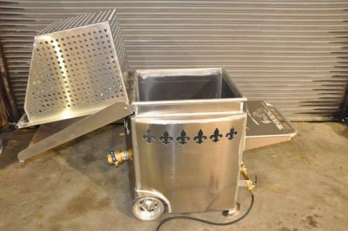 Venable Fabricators deluxe crawfish boiling pot
